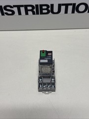 One Schneider RXM4AB1F7 120V AC Coil Cube Relay w/ Base Socket