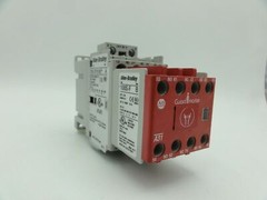 AB 700S-CF620EJC SER A DEVICE w/ 700-CF310E SER A Relay & 100S-F CONTACTOR SER B