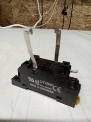 OMRON RELAY + 2-M4X12 2084YF BASE