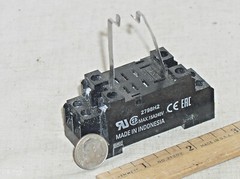 NEW OMRON PTF08A-E DPDT LY DIN RAIL RELAY SOCKET W/CLIPS 15 A 240 V AC 24 DC USA