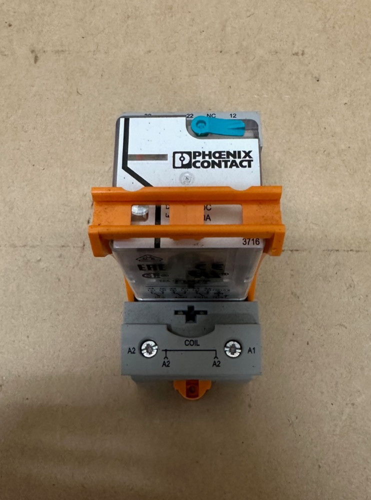 Phoenix Contact 2903693 Switching Relay w/ RIF-3-BSC/3×21 Relay Base