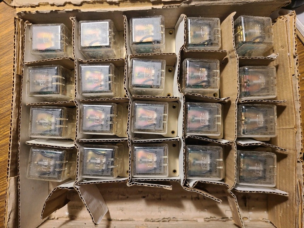 LOT OF 20 FEME REP002 12V 10/220 CONTROL RELAYS NEW OLD STOCK