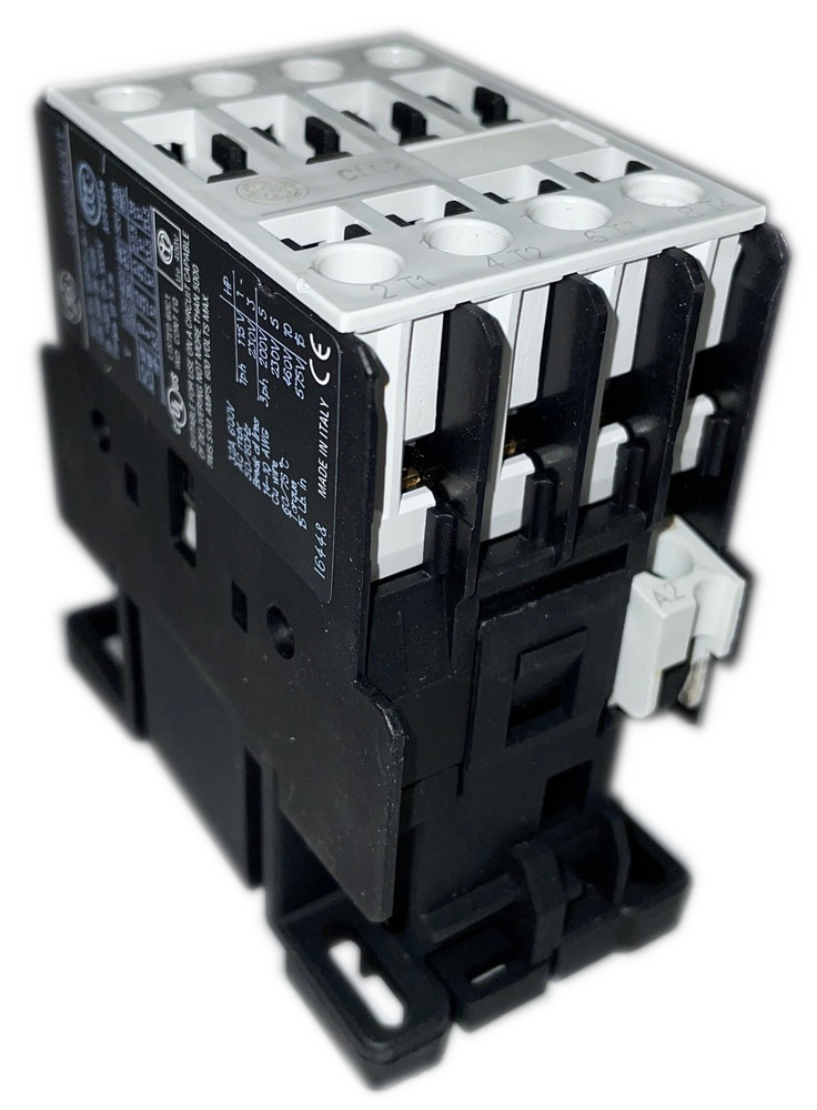 G.E CL02A400T Contactor, 32 Amp, 110/120V Coil, 4-Pole, Screw Terminals, Unused