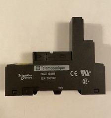 TELEMECANIQUE SCHNEIDER RSZE 1S48M Relay Base