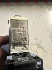 Schneider RXM2AB1BD Relay 24VDC w/ Telemecanique RXZE2S108M Base