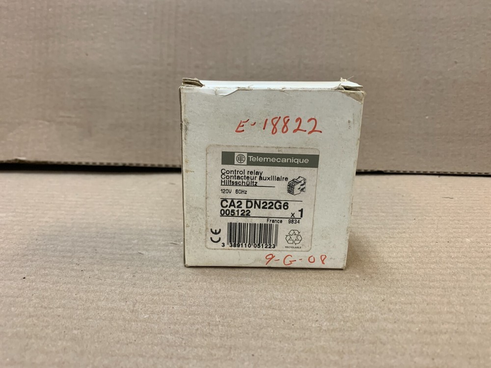 NEW TELEMECANIQUE CONTROL RELAY CA2DN22G6 120V 60HZ