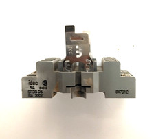 IDEC SR3B-05 RELAY SOCKET 10A 300V 11-PIN BLADE DIN RAIL MOUNT (LOT OF 12)