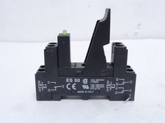 245641 New-No Box; Custom Connectors ES50 Relay Socket 8-Pin; 2-Pole; 12A; 300V