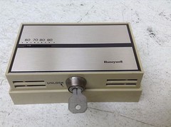 Honeywell TG502A 1035 Locking Thermostat Cover TG502A1035