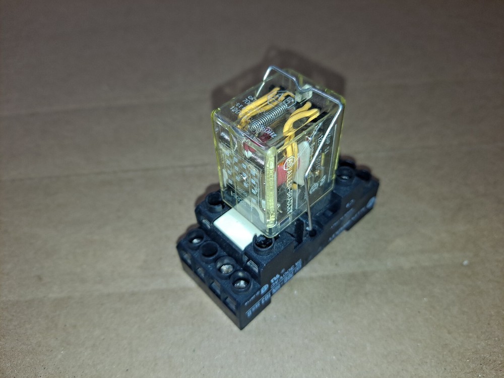 Allen Bradley 700-HC24A1 SER. A Relay 700-HN 103 SER. B Base Fast Shipping