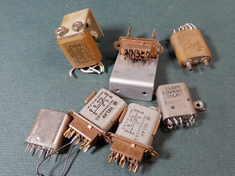 Six Small Hermetically Sealed Relays 8 Pin DPDT Unknown Voltage Some Sockets