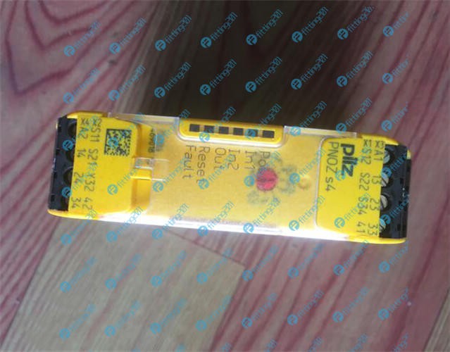 1PCS Used Pilz Safety Relay PNOZ s4 750104 Tested