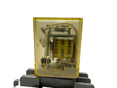IDEC RH1B-U Relay 24VDC with SH1B-05 Relay Socket 10A 300V