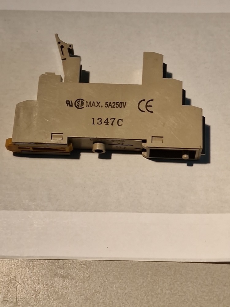 3X ONE New OMRON P2RF-08-E Relay Socket Base#9