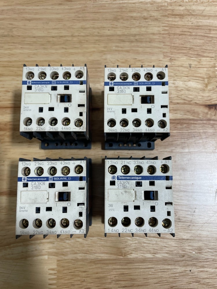 TELEMECANIQUE CA3KN 31BD3 CONTROL RELAY 24V LOT OF 4