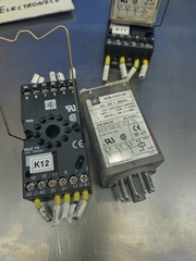 Telemecanique RUN31A21 Relay 24VDC =Used= LOT OF 2 = RUN31A21BD