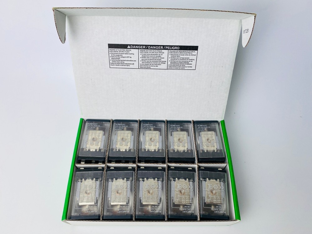 Schneider Electric RUMF31P7 Zelio Universal Relay, 3CO 10A 230V AC BOX 10ps
