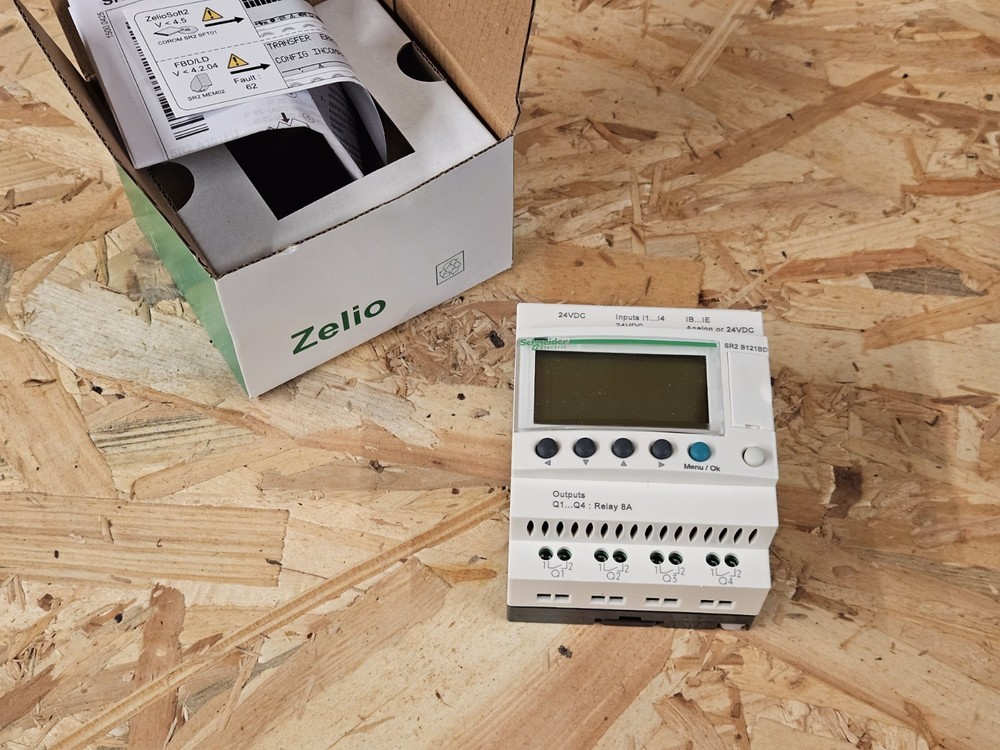 Schneider Electric Zelio Logic SR2B121BD – Compact Smart Relay 24VDC