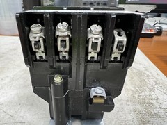 👀 EATON 4 POLE INDUSTRIAL CONTROL RELAY 600 VAC 10 AMP 120 VAC COIL AR440A