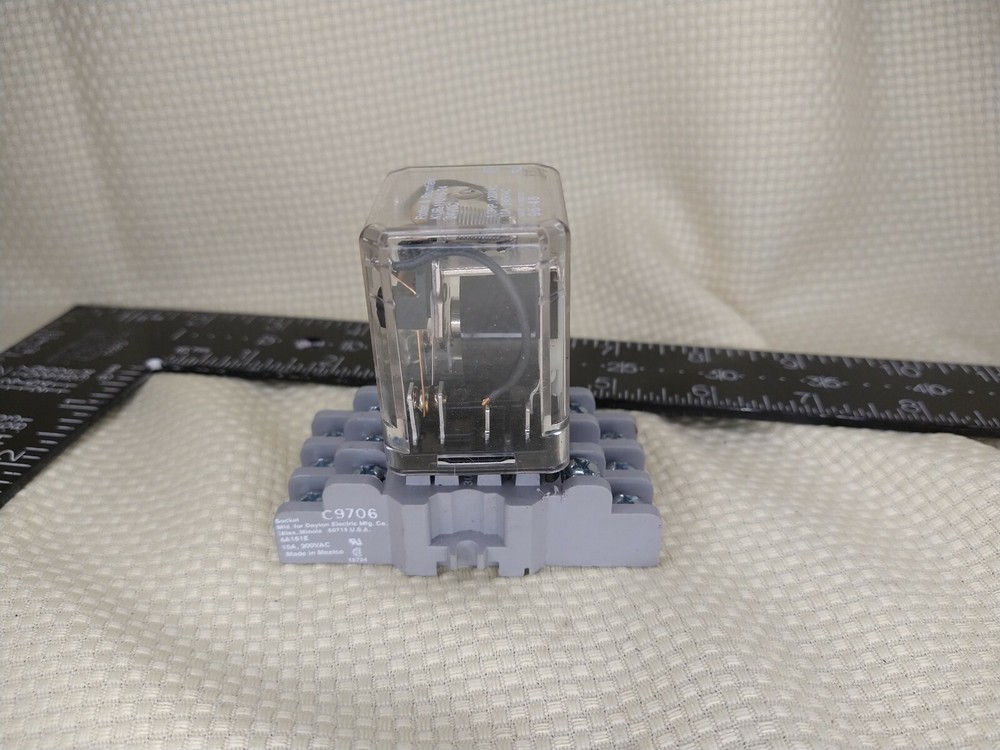 Potter & Brumfield KUP-11D15-24 Relay 24VDC with socket Base