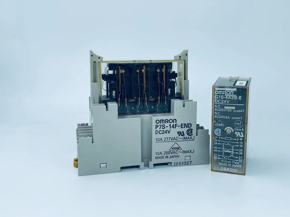G7S-4A2B-E 24VDC Safety Relay 10A 24VDC 14 Pins with P7S-14F-END Socket x 1 Set