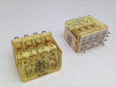 Idec RH4B-U Relay 120VAC, 14-Blade Lot of 2