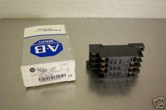 ALLEN BRADLEY 700-HN138 11 BLADE SOCKET NEW
