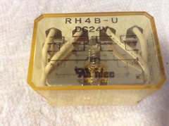 IDEC RH4B-U Relay 24 VDC