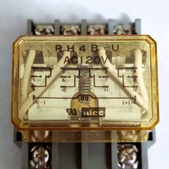 IDEC RH4B-U AC120V RELAY / SH4B-05 CONNECTOR BASE / SOCKET