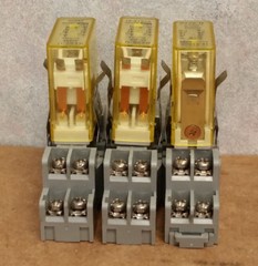 Lot of 3 IDEC RY2S-U Relay w/ IDEC SY2S-05 Relay Socket