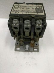GE RELAY CR153DA074BLA WITH 55-B31H COIL 600VAC 3POLE CONTACTOR (11D3