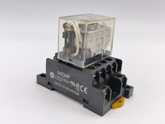 Allen Bradley 700-HF34A1 Relay 120V Coil 10A 04Z3HP Base 14 Prong DIN Rail Mount