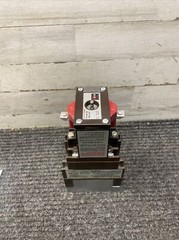 NOS Cutler Hammer D26MR602A Type M Control Relay 120v-ac
