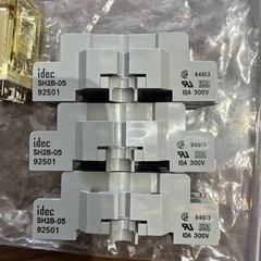 Lot 3 IDEC RH2B-U DC 24V, 8-Pin, 10 Amp, Plug-In Cube Relay with idec sh2b-05
