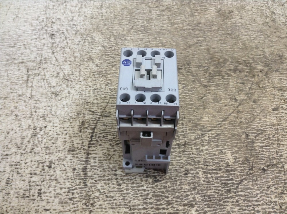 Allen Bradley 100-C09ZJ300 24 VDC Starter Contactor 100-C09D*300 100-C (TSC)