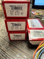 RIBU1C ENCLOSED RELAY 120V LOT OF 4 NEW FUNCTIONAL DEVICES