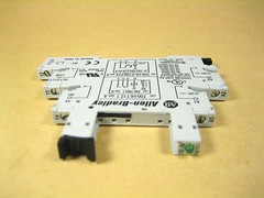 Allen Bradley – 700-HLT1Z – Terminal Block Base Ser. A