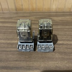 Pair of SQUARE D ice cube relays w/ sockets bases, 8501 kp12