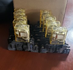 NEW IDEC 6K524 RELAY 8-BLADE RY2S-U W/ SOCKET 10A 300V SH1B-05 LOT OF 10
