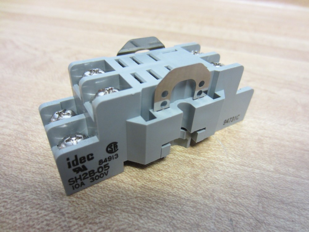 IDEC SH2B-05 Relay Socket SH2B05 W/Jumpers