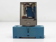 Finder 60.12 10A – 250V Relay with Finder Type 90.20 Socket