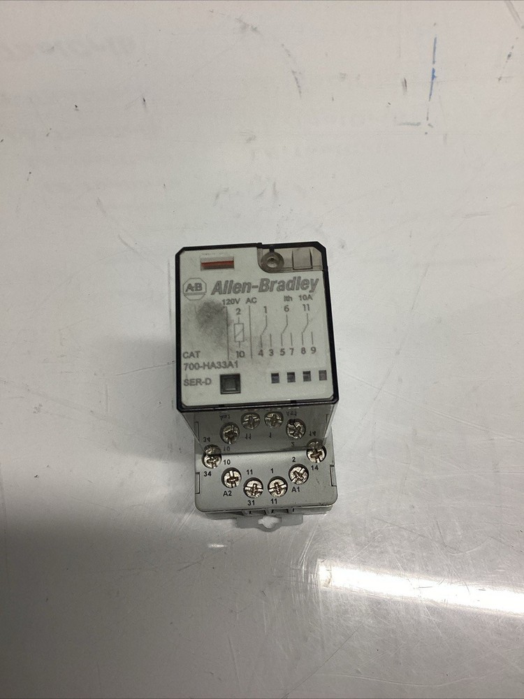 Allen Bradley 700-HA33A1 Relay W/ 700-HN101 Base L-910