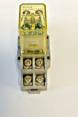 IDEC RH2B-UL RELAY 120VAC 50/60HZ W/ SH2B-05 SOCKET 10A 300V ***LOTOF2***