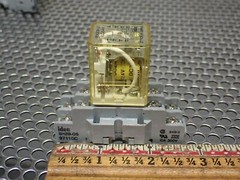 Idec (1) RH2B-U DC24V & (1) RH2B-U AC110-120V & (1) RH1B-U DC24V Relays & Bases