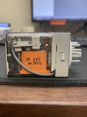 ALLEN BRADLEY 700-HA33A24 SER-D 11 PIN RELAY WITH IDEC SR3P-06 10A 300V SOCKET