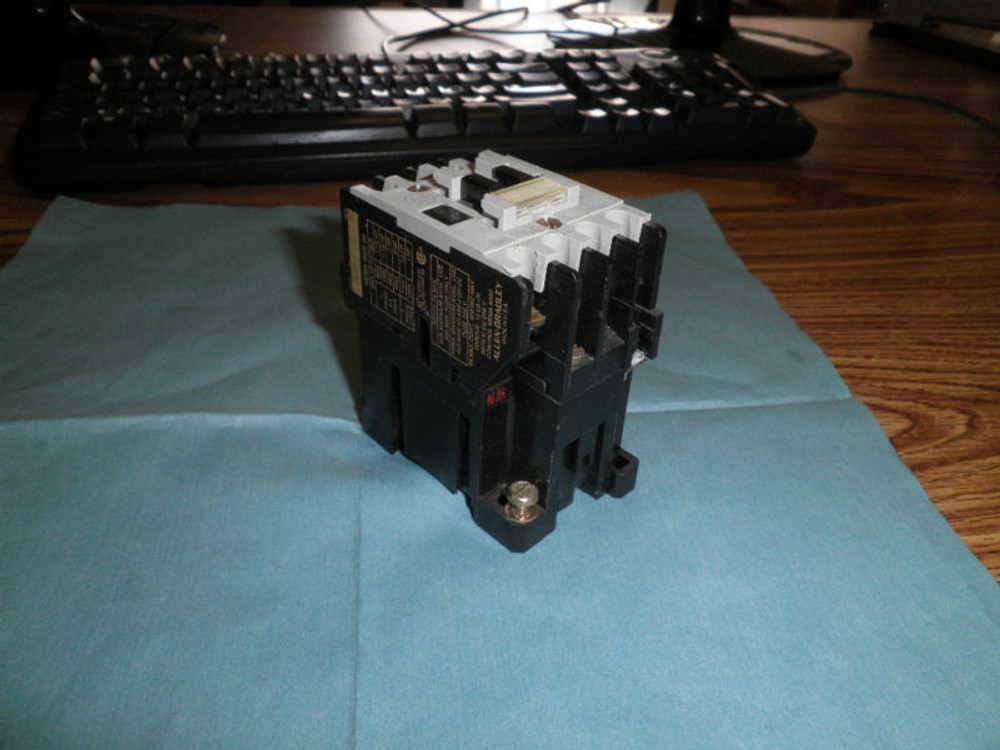 Allen-Bradley Cat. # 509-T0D Starter Contactor, Ser. B