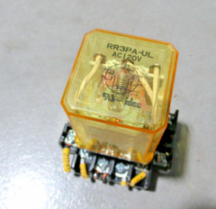 IDEC RR3PA-UL Relay AC120V W OT11-PC Base *NEW*
