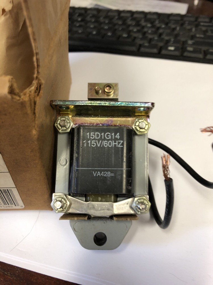 New GE CR9500A103A2A Industrial Solenoid General Electric 15D1G14 115V Coil New
