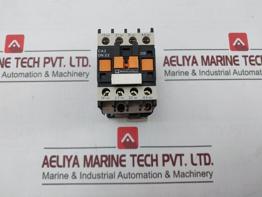 TELEMECANIQUE CA2 DN22 Control Relay 230VAC