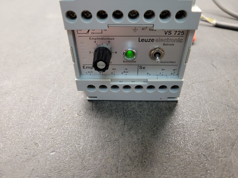 Leuze Electronics VS725 Amplifier.